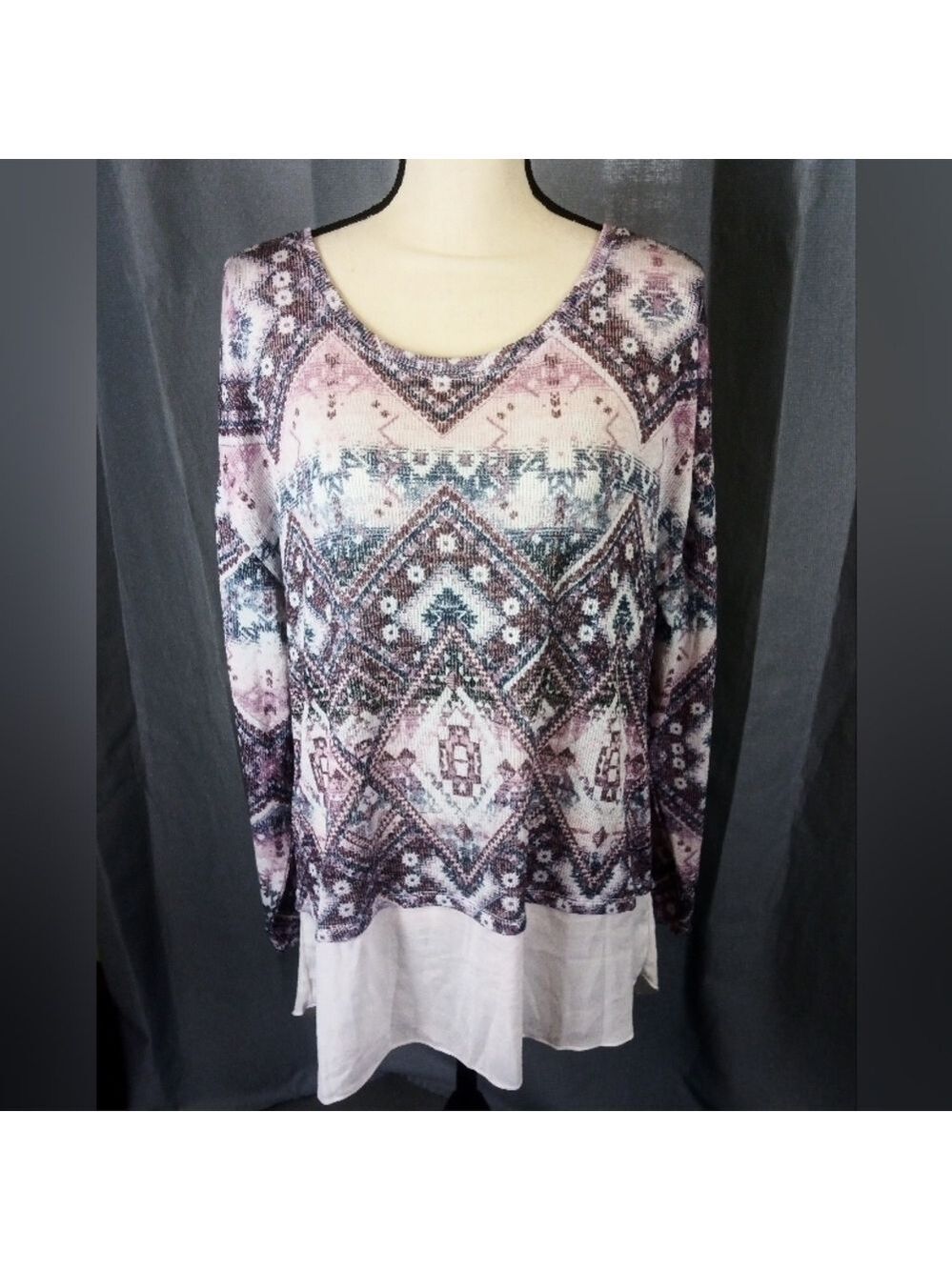 Kiara Top Geometric Pattern Pink White Blue XL